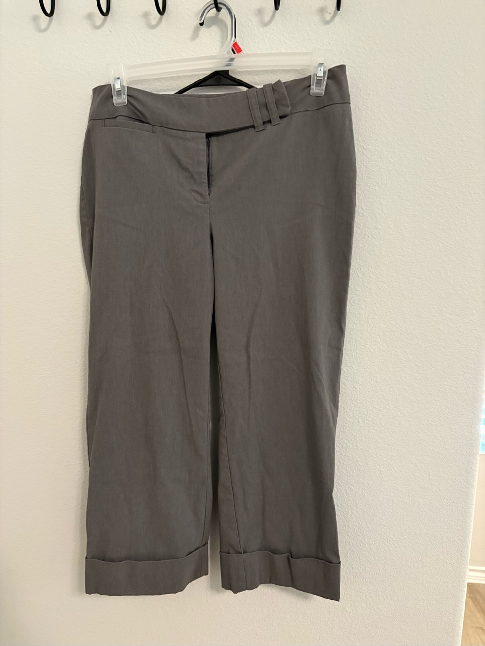 ellemenno Gray Button-Front Pants